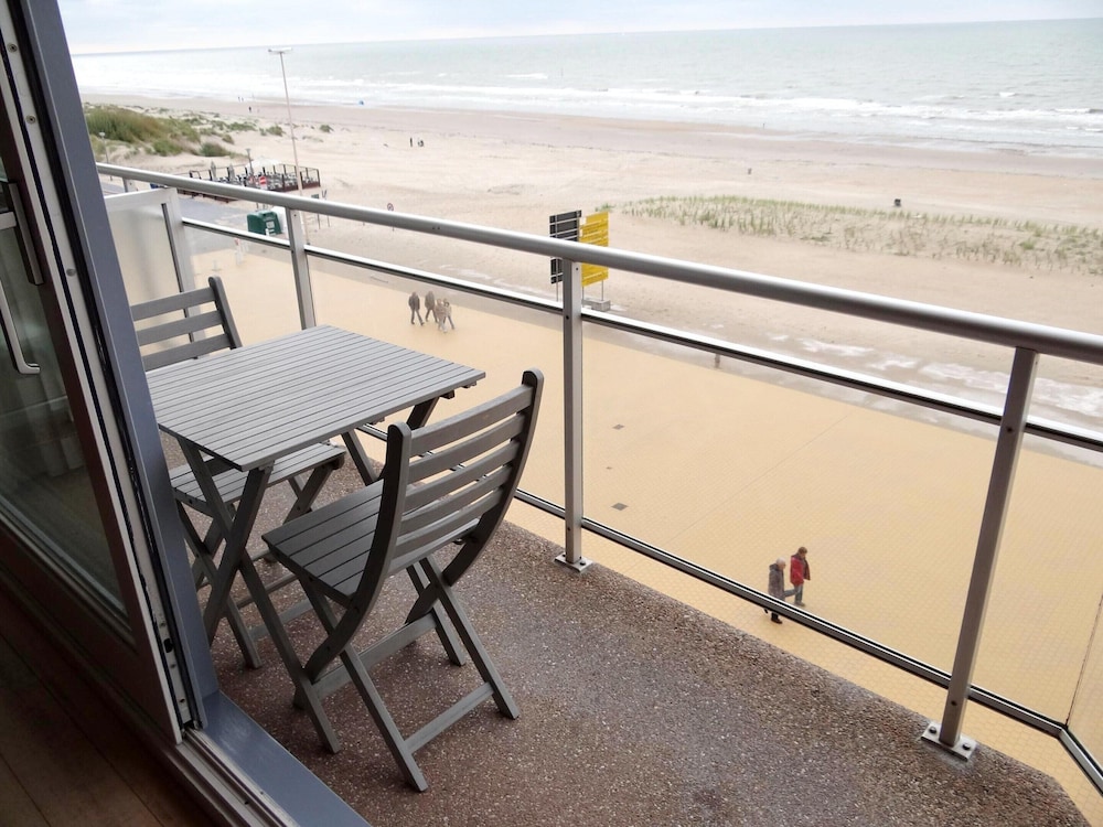 Apartment in Nieuwpoort With Coastal Views