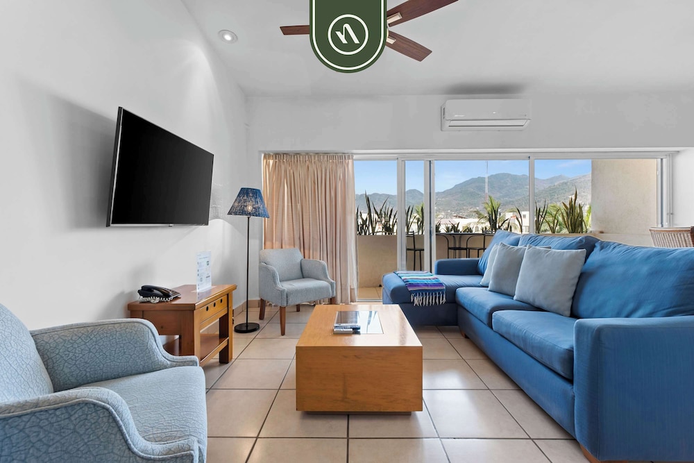 Mexican 2 BR Condo in Hotel Zone - Near the Beach