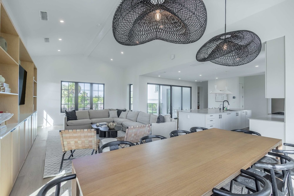 Brand New Catchlight House With Private Pool view 5