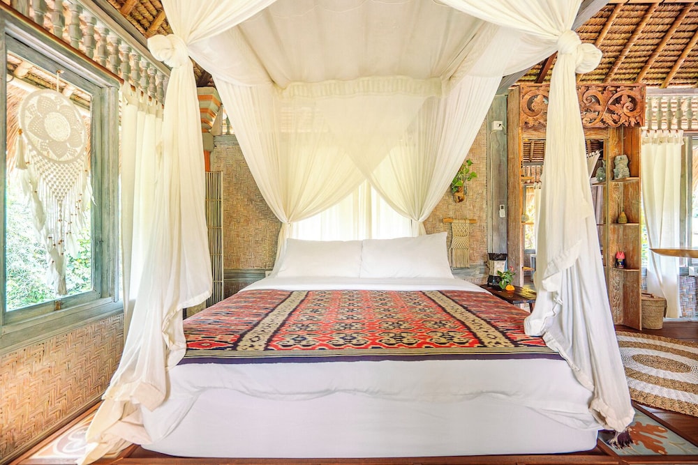 Barong Retreat Villa Ubud with Hammock Terrace, Garden & Koi Pond