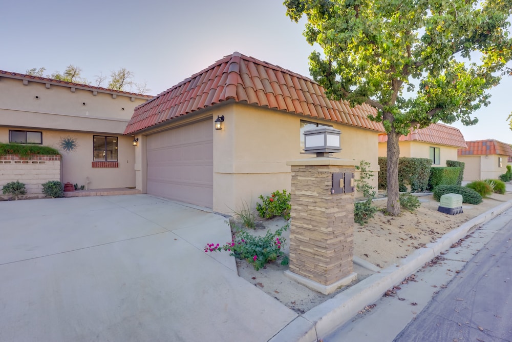 Resort-style Palm Desert Rental: Pickleball Courts view 4