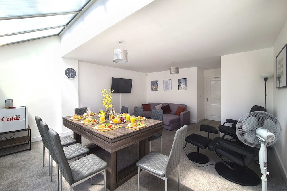 Last Minute Deals 4BR House of Four Chimneys