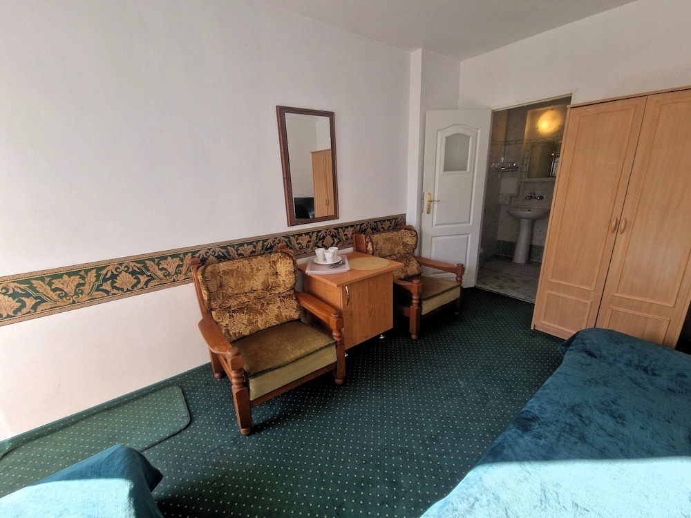 Comfortable Double Room by the Promenade