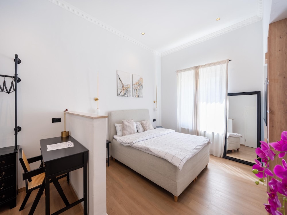 Modern Residences - Deluxe Studio on the Moselle