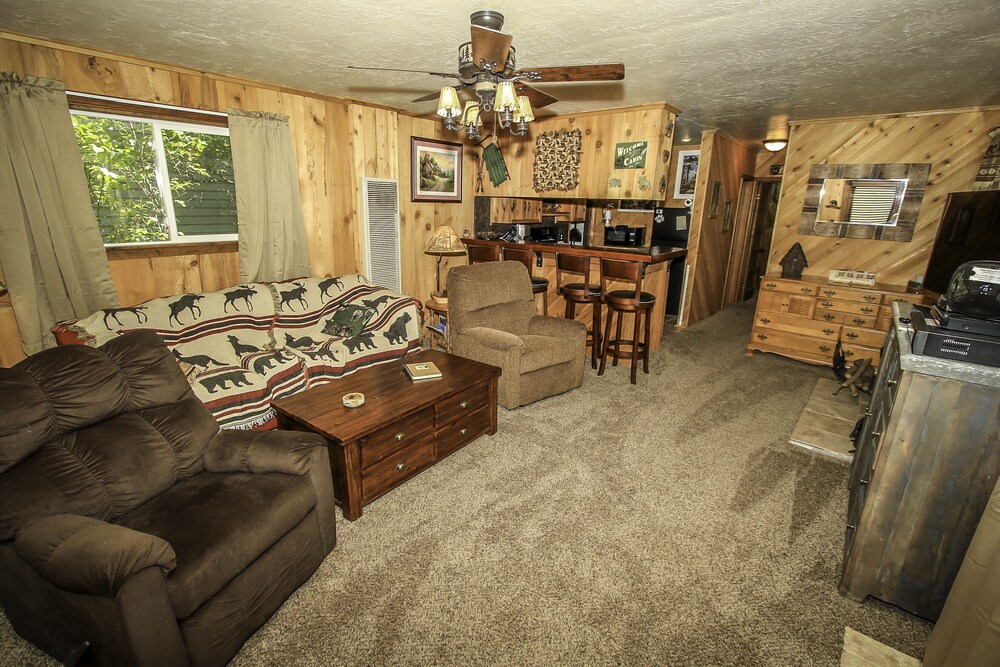 Our Mountain Hideaway 2 Bedroom Home by RedAwning