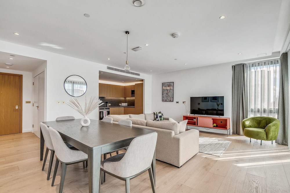 Elegant 3-bedroom Condo