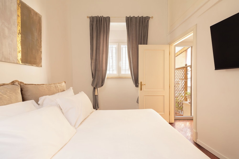 Pantheon Apartments