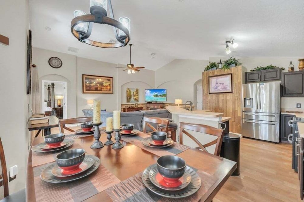 Large 4 bedroom Pool Home With Relaxing Vibes 4 Villa