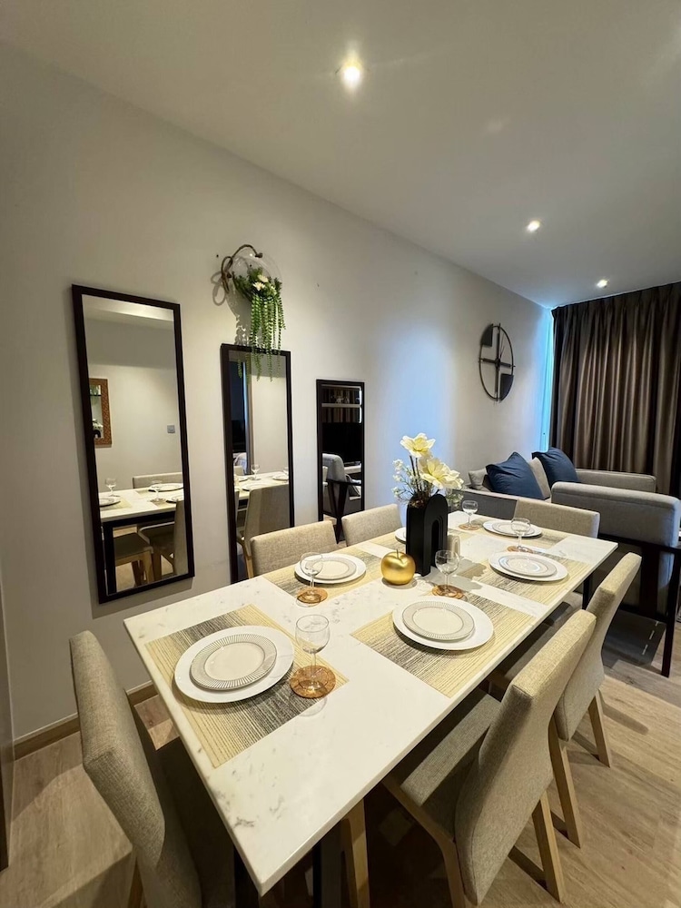Sea View 2 Bed Room Luxury - Perfect Location