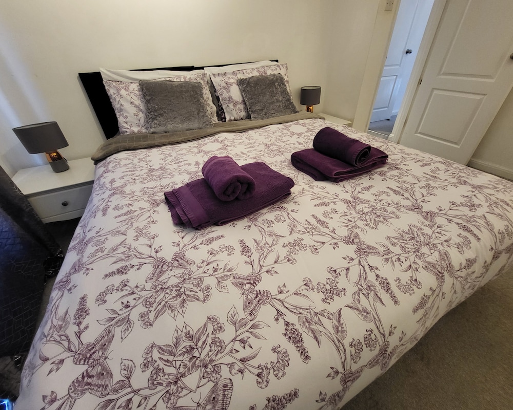 Captivating 2-bed Apartment in Southend-on-sea view 2