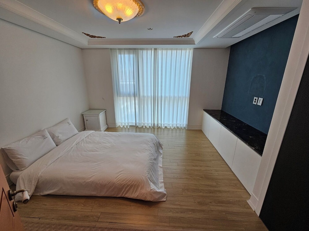 W Residence Hotel Centum City 33