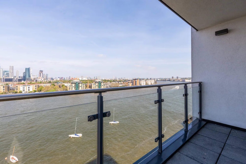 2BD Flat Overlooking the River Thames! - Greenwich