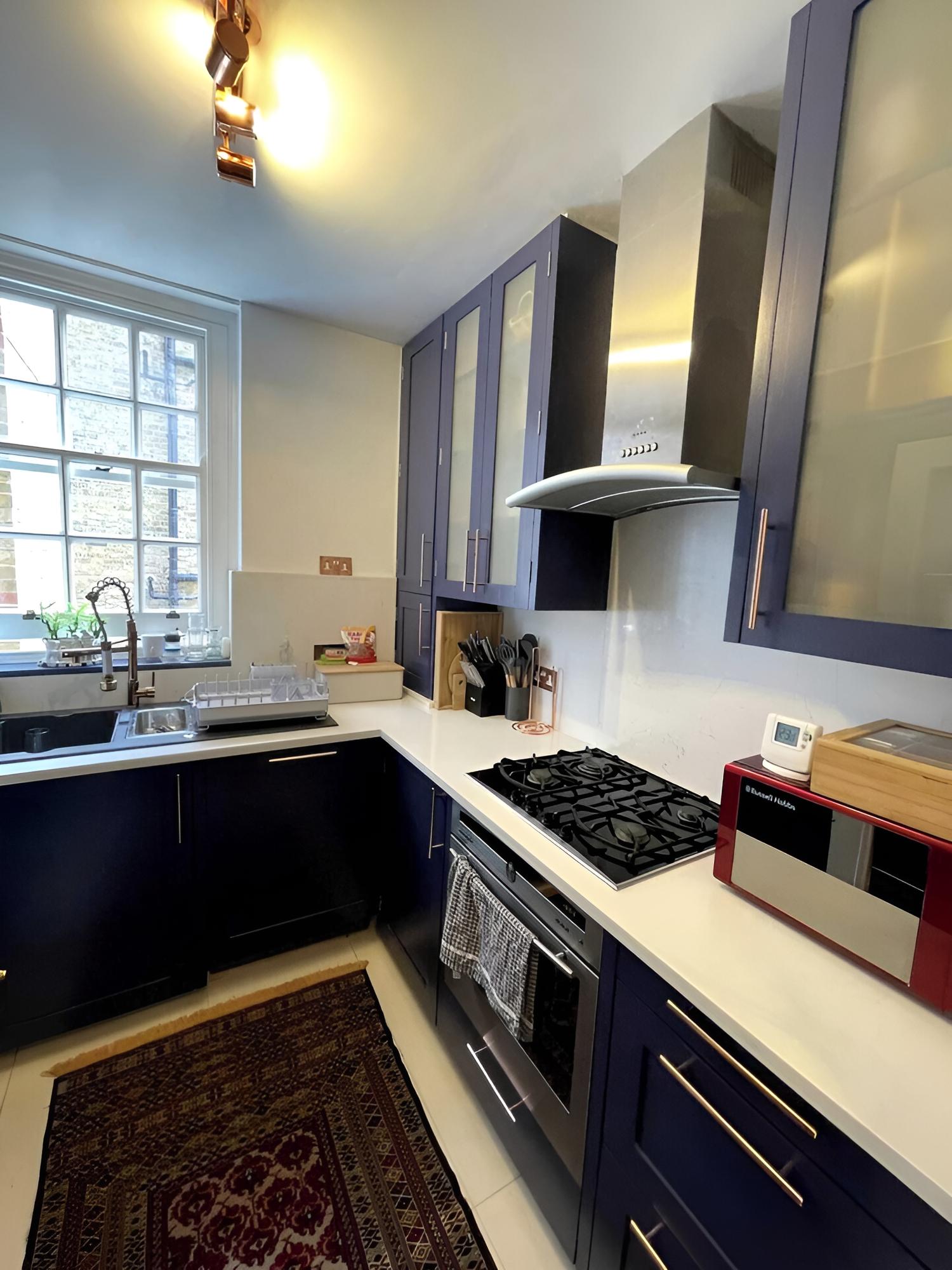 Vibrant & Art-filled 2BD Haven - Victoria