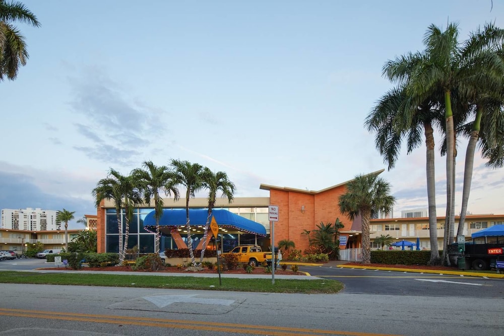 Cozy Studio Hallandale Beach, Near the Ocean :) - Image 5