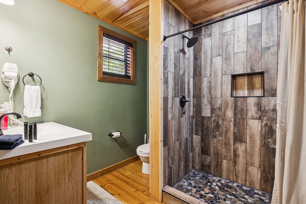 The Wild Life 2 Bedroom Cabin