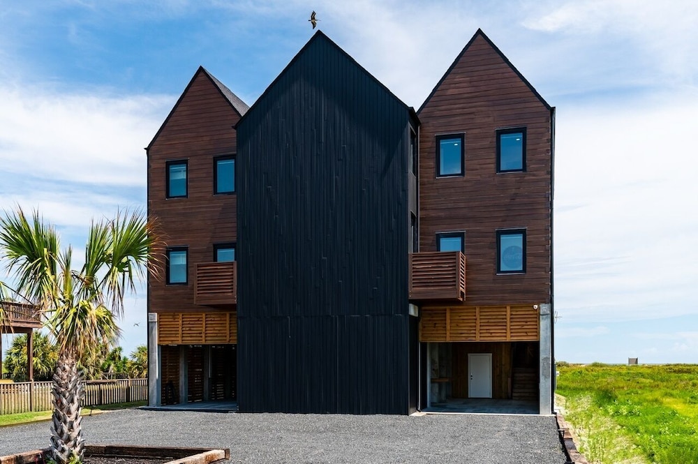 The Coppertone House 6 Bedroom Home