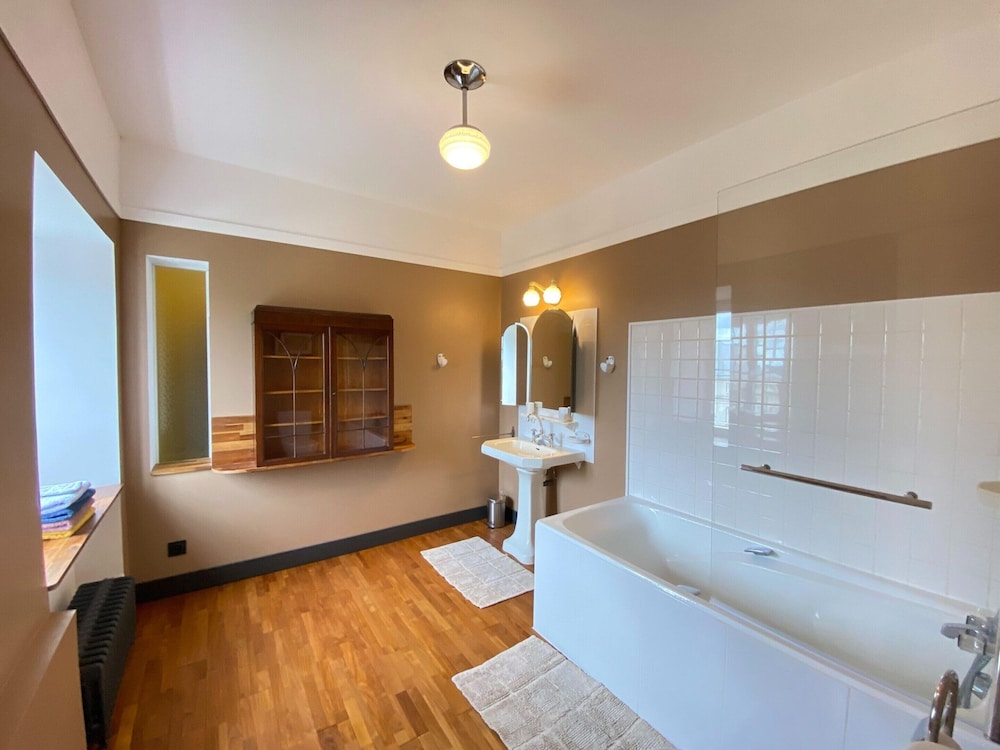 Comfortable Apartment in the Elegant Manor House