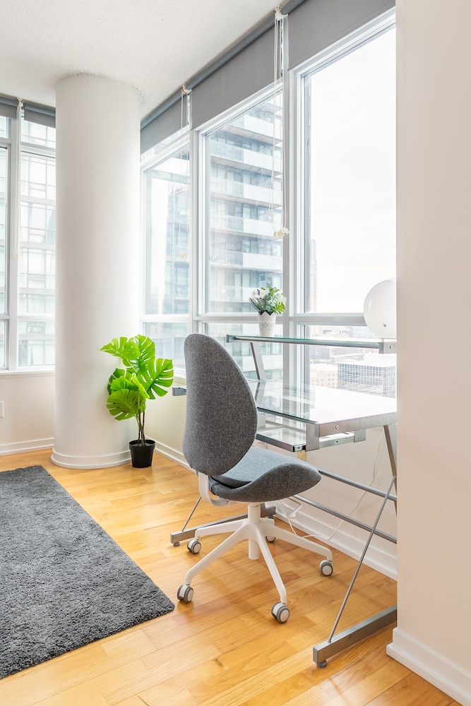 Stylish 1BR in Heart of City 2204