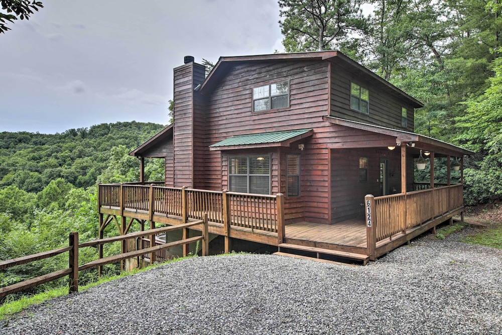 Rustic Young Harris Cabin w/ Fire Pit & Views view 5