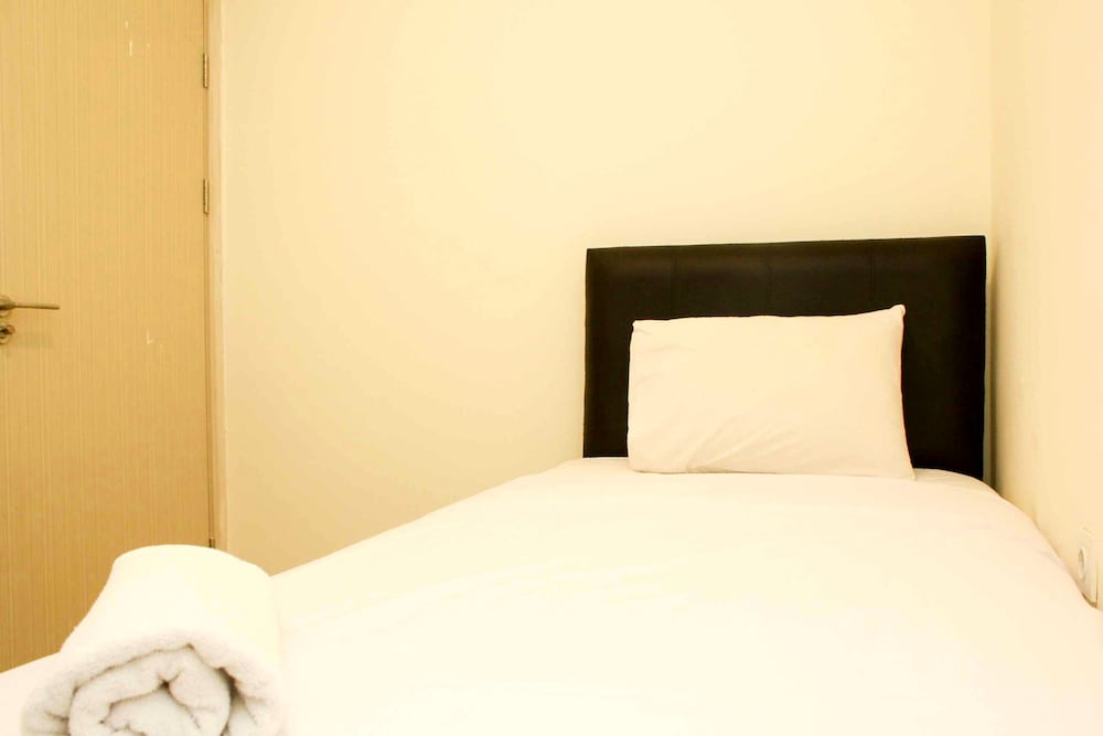 Spacious 2BR with Kitchen Room at Meikarta Apartment view 3