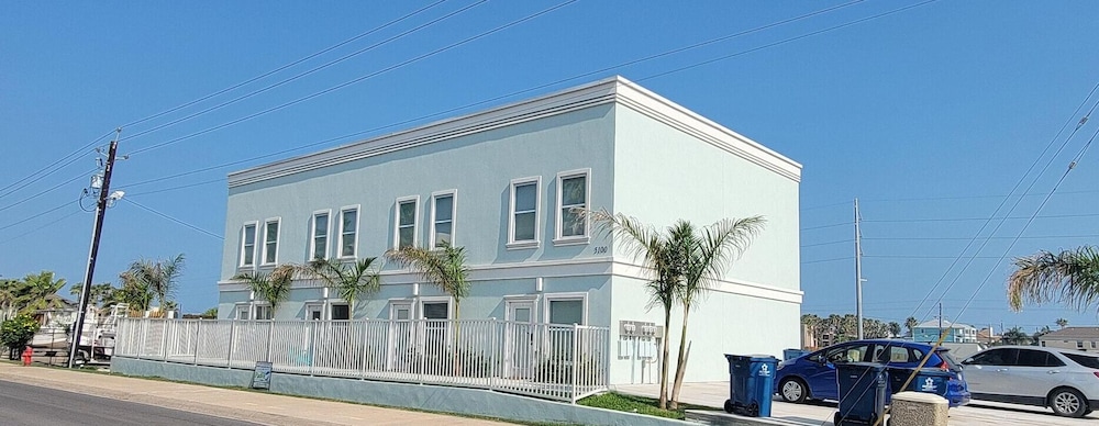 Villas De Laguna 2 3 Bedroom Townhouse