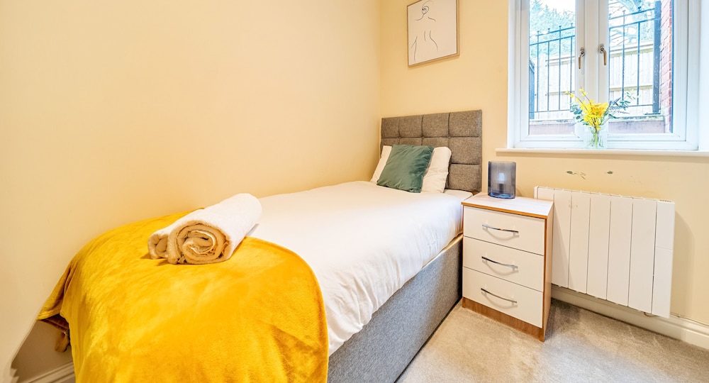 London Street Apt By REDWOOD STAYS view 2