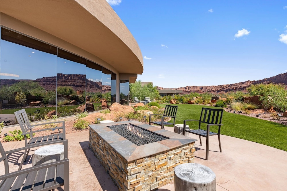 Escape To Entrada 4 Bedroom Home