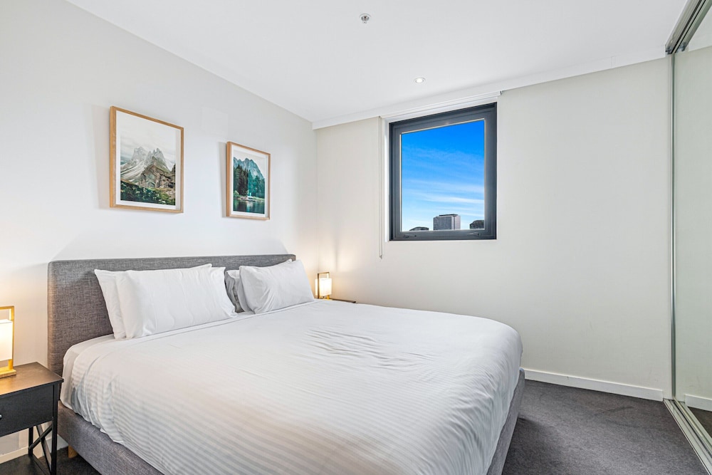 Pristine 2-bed Unit With Beautiful City Landscape