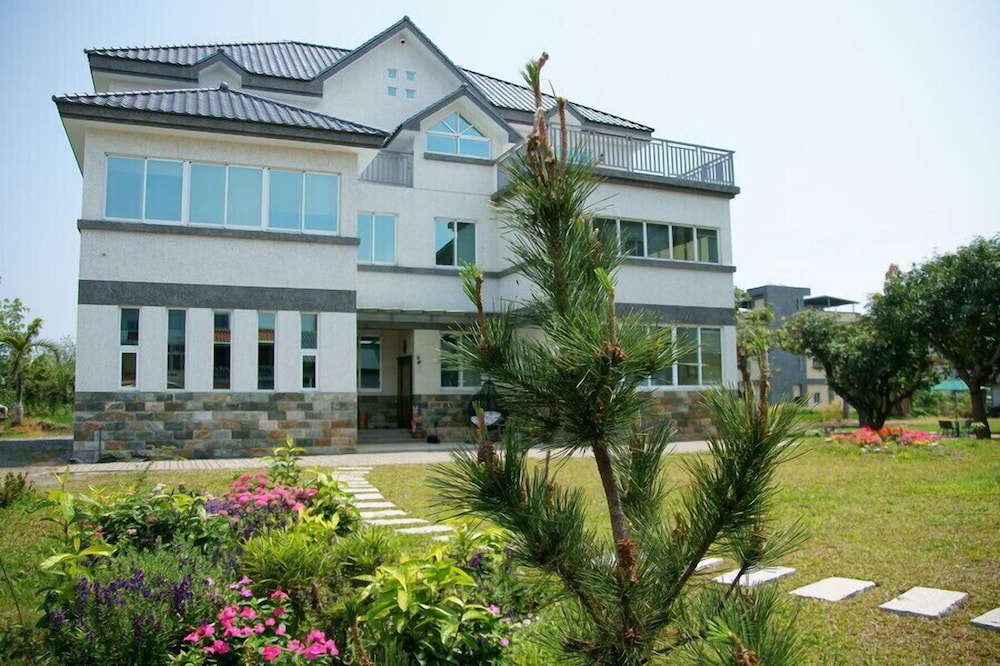White Pine Village