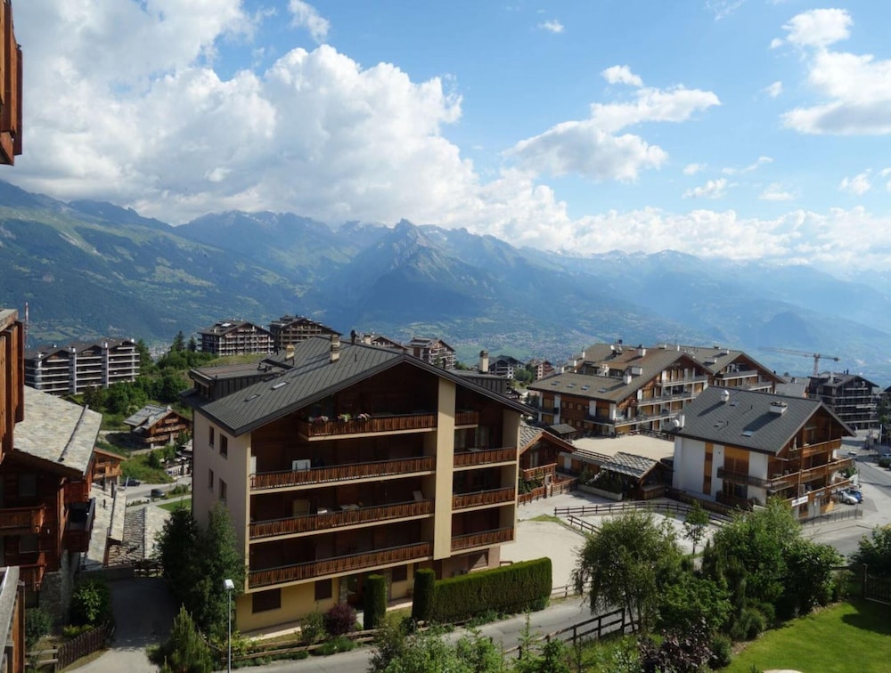 Flat in Nendaz With Ski-in/ski-out Access
