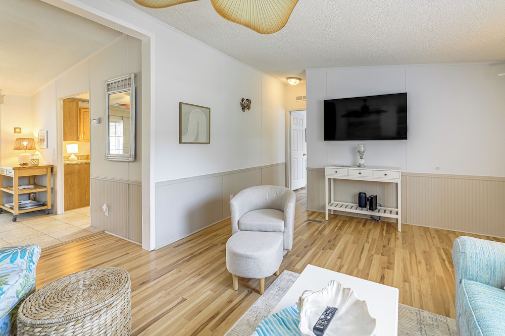 2 Blocks to Crystal Coast: Family-friendly Retreat