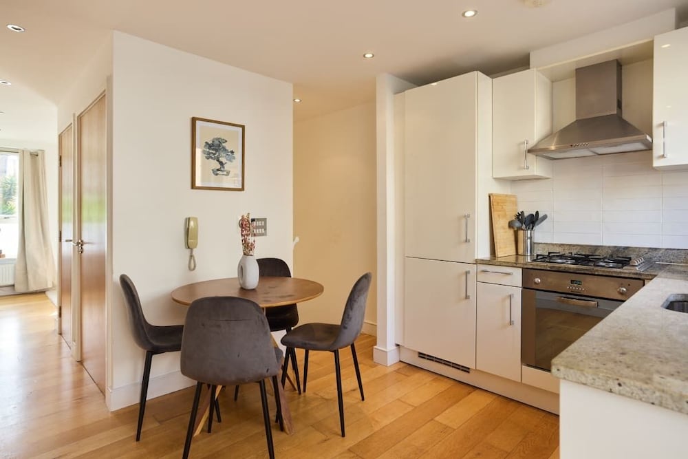 The Queen's Park Getaway - Adorable 2bdr Flat With Terrace
