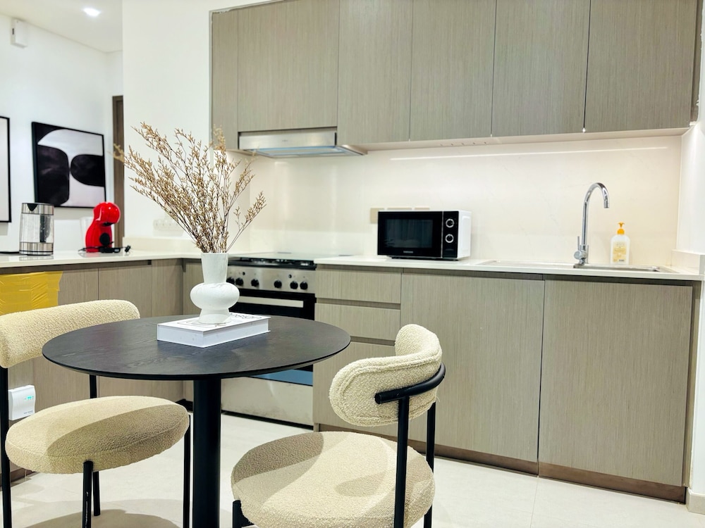 Luxury 1BR 5 star Apt Burj Khalifa View