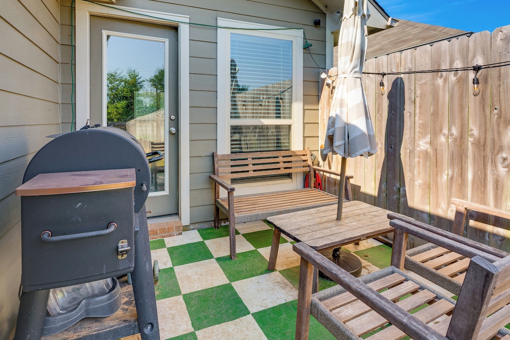 9 Mi to College Station: Dog-friendly Home w/ Yard