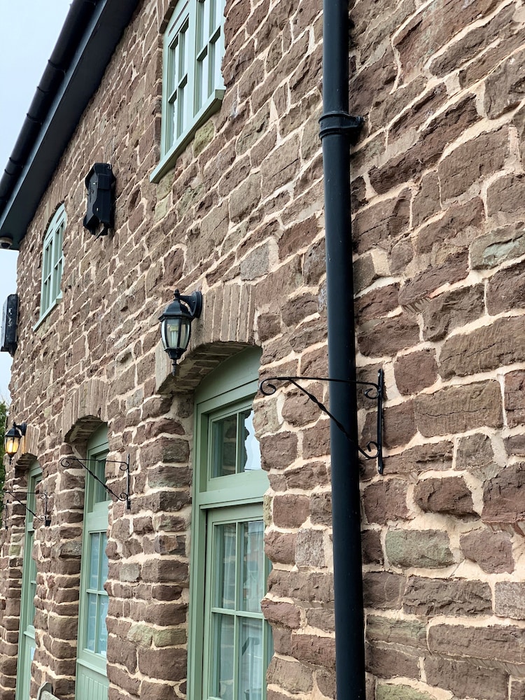 England's Gate and Coachhouse