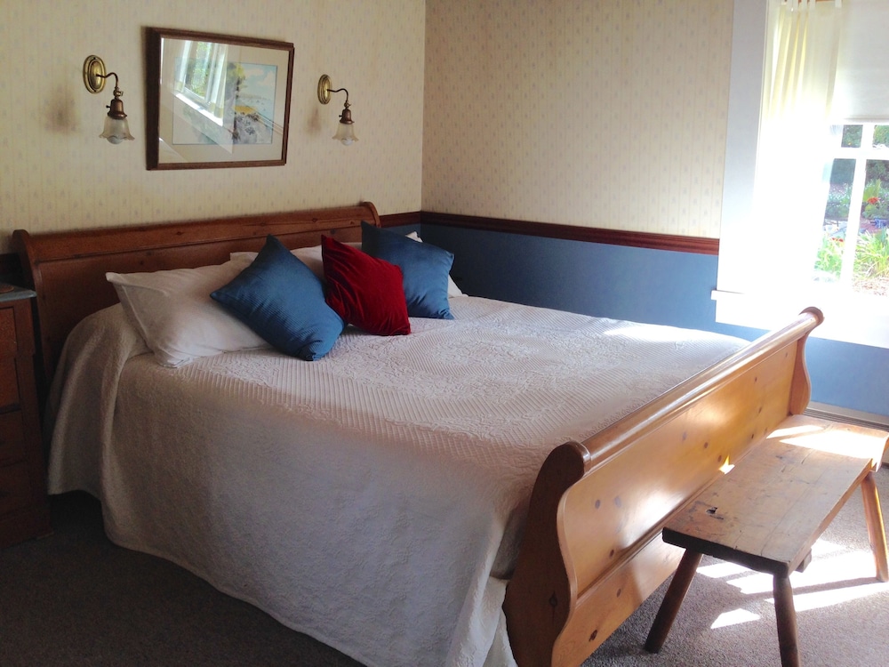 Joshua Grindle Inn view 4