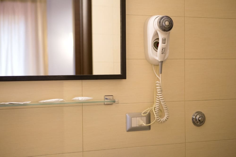 Mikale Rooms