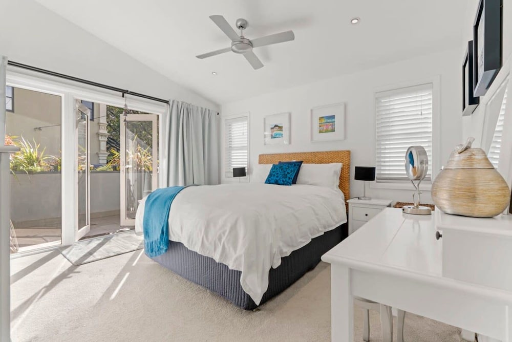 Bright Home in Trendy Newtown Close to the Park