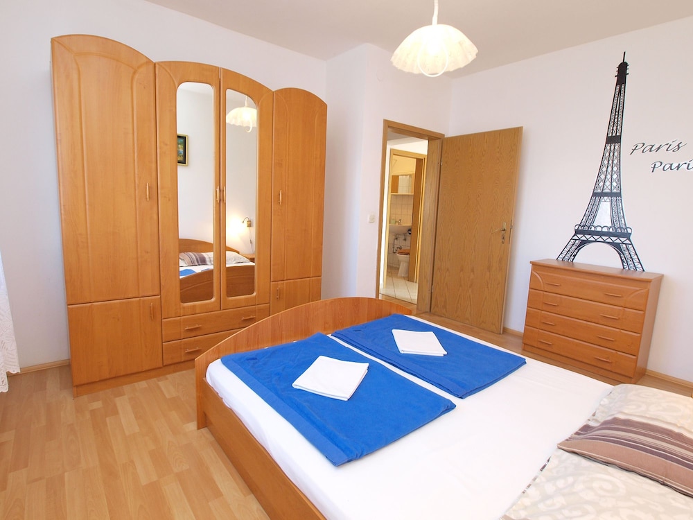 Apartments Silvia 143