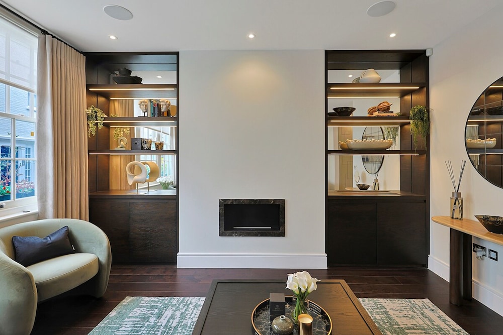 Luxe Home With Cinema Room - South Kensington