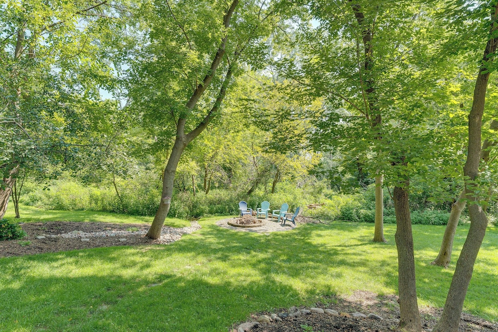 Lake Geneva Family Gem w/ Fenced Dog Run!