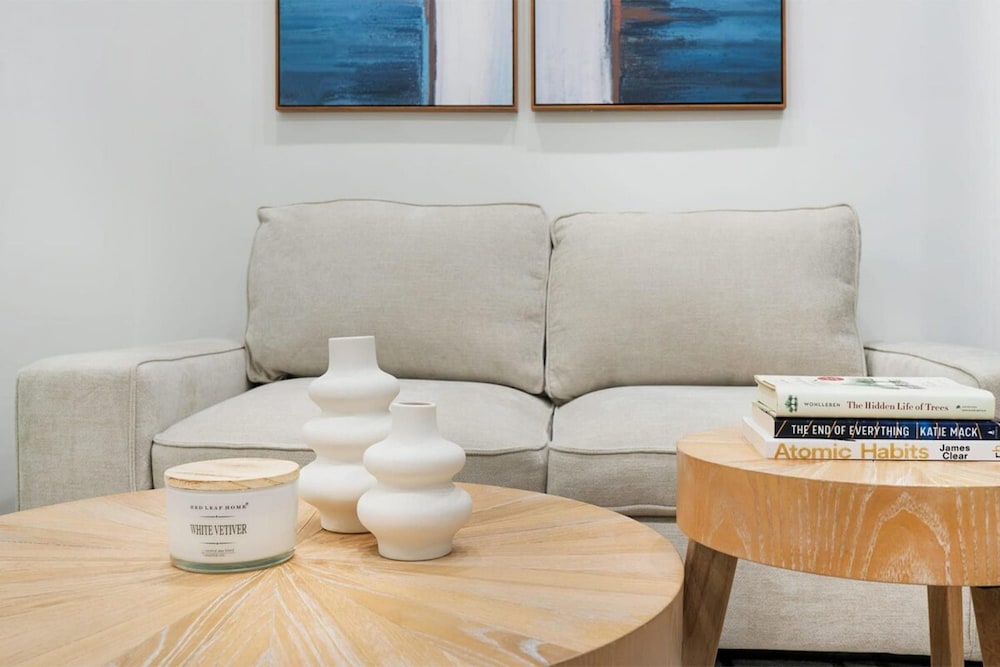 317-2a Sleek Modern 1Br UES W D