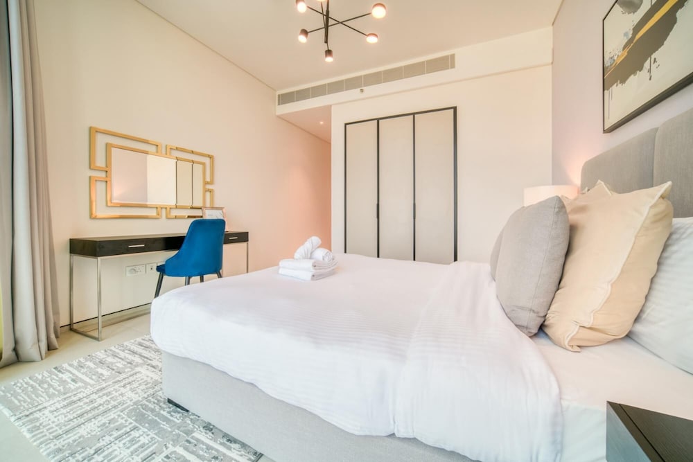 Classy Address JBR 3BR w Balcony and Beach Access