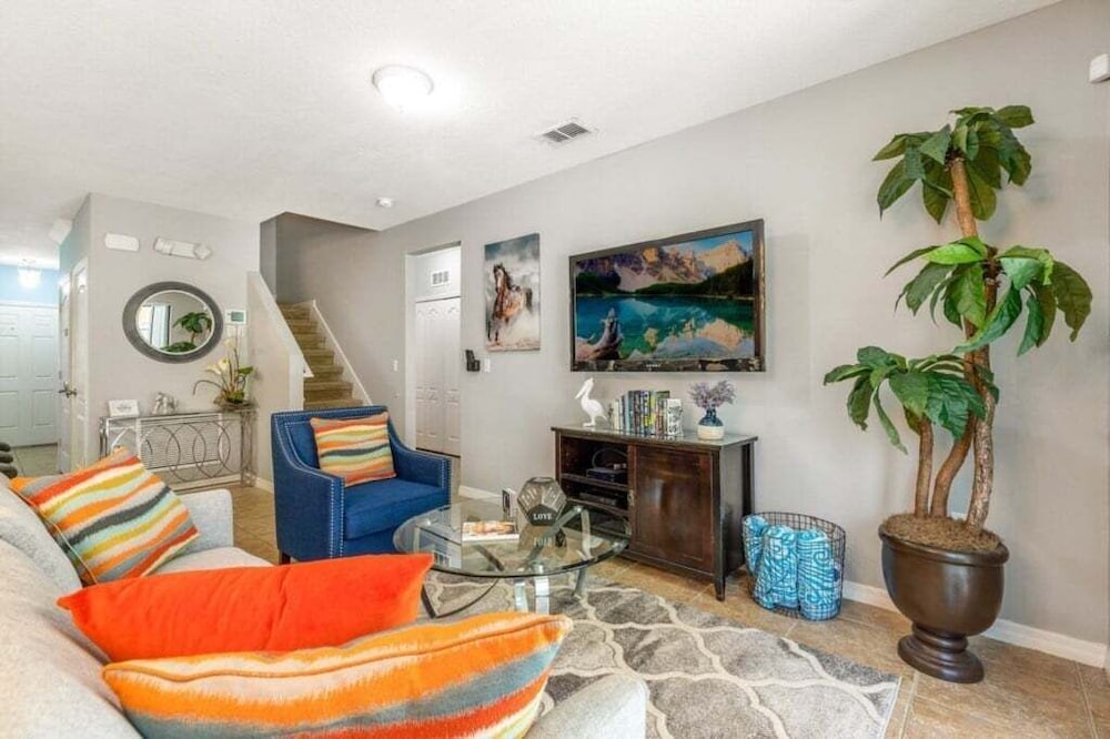 Luxury 4br Retreat W/ Pool, Game Room Near Disney 4 Bedroom Villa