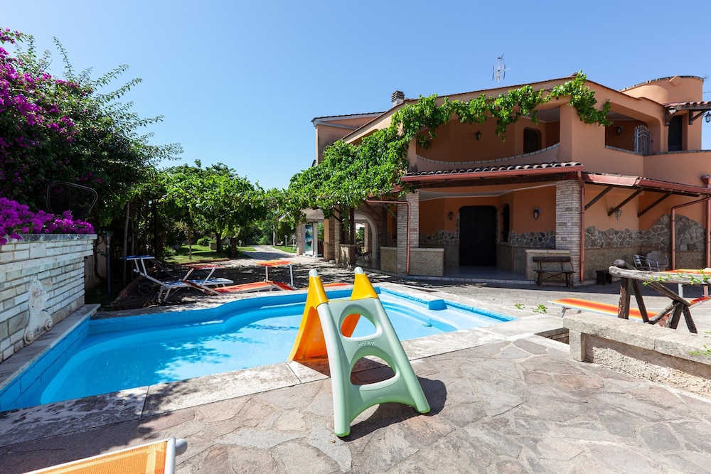 Villa Erika With Private Garden