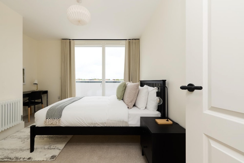 The East London Mile Quarters - Trendy 3bdr Flat With Balcony