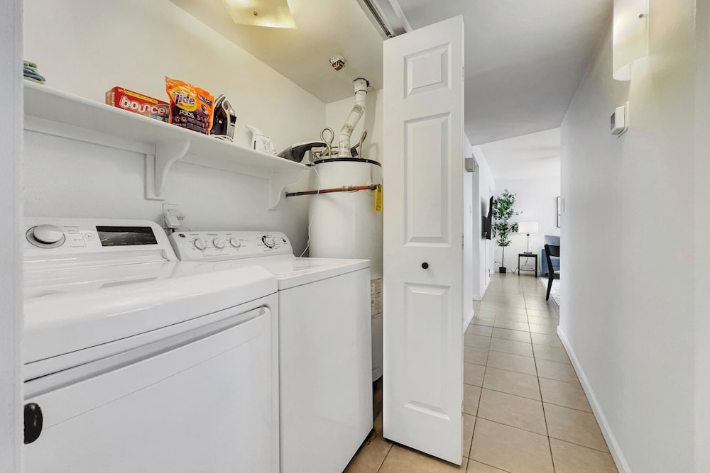 3 Mi to Old Town Scottsdale: Home w/ Patio!