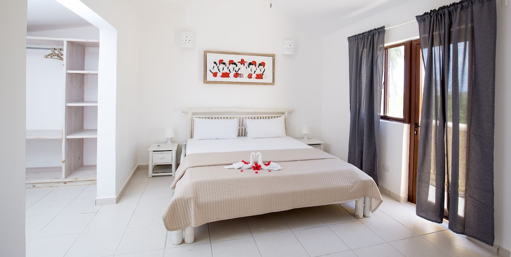 Los Corales Beach Village