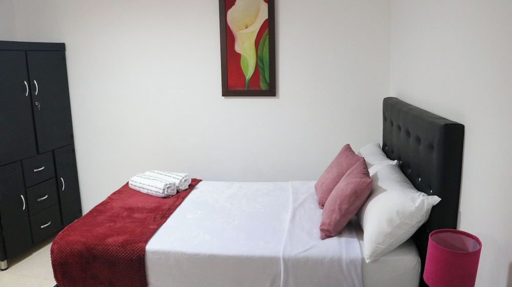 Hostal CaliView Inn