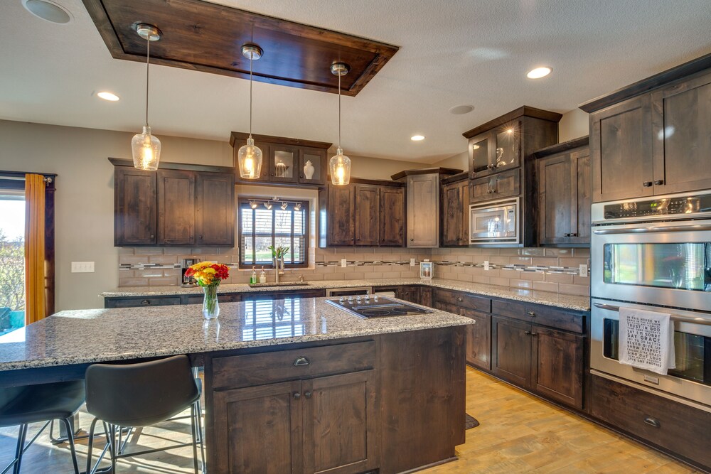 Luxe Missouri Getaway w/ Hot Tub Fire Pit! - Property Image 39
